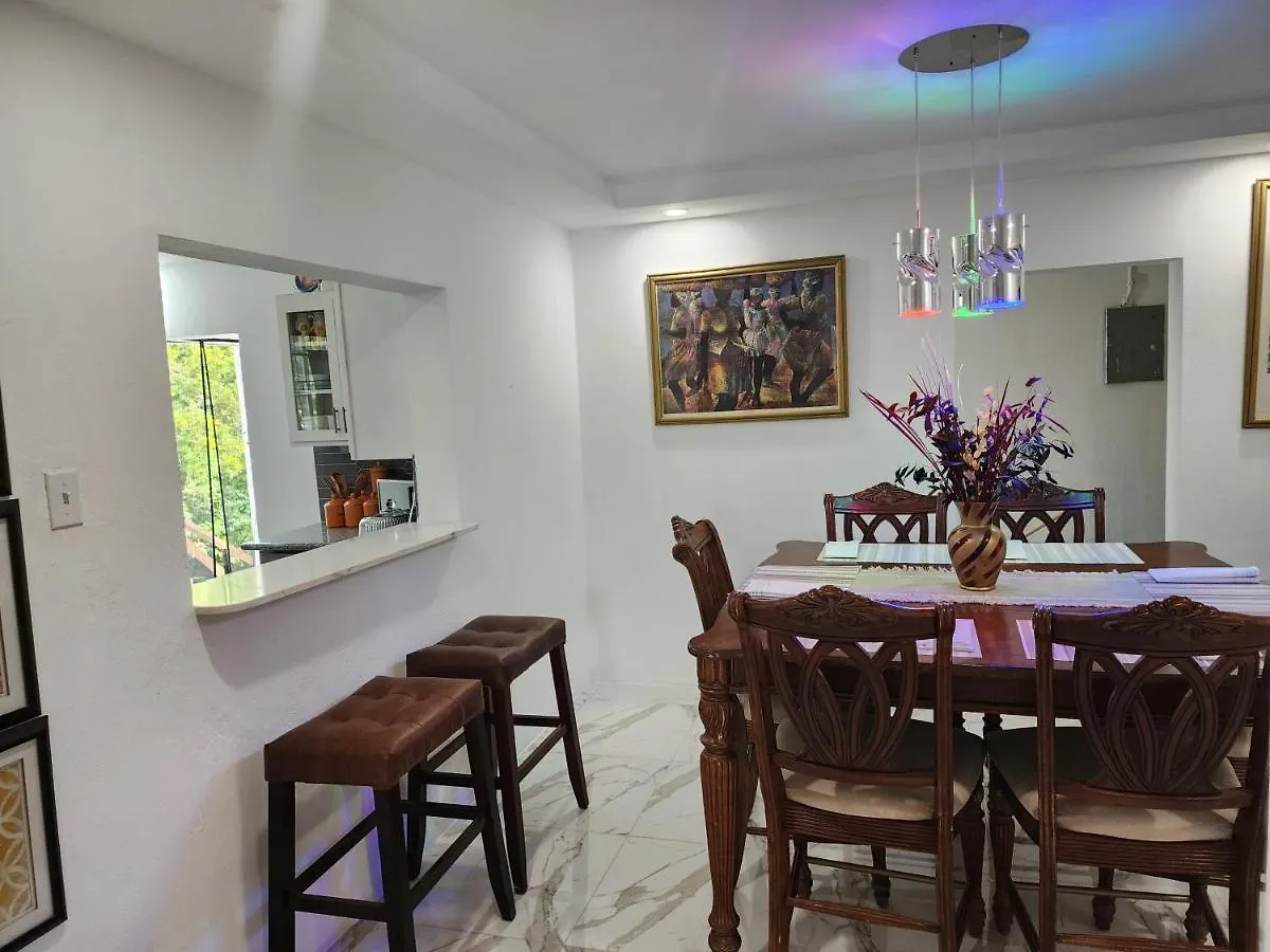 Apartmán 11Onessex1 In The Heart Of Kingston Ja Dn Vacations 0*,  Jamajka